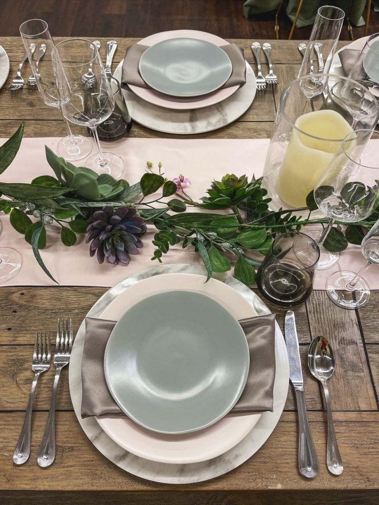 Brunch Tablescape With A Rustic and Elegant Vibe